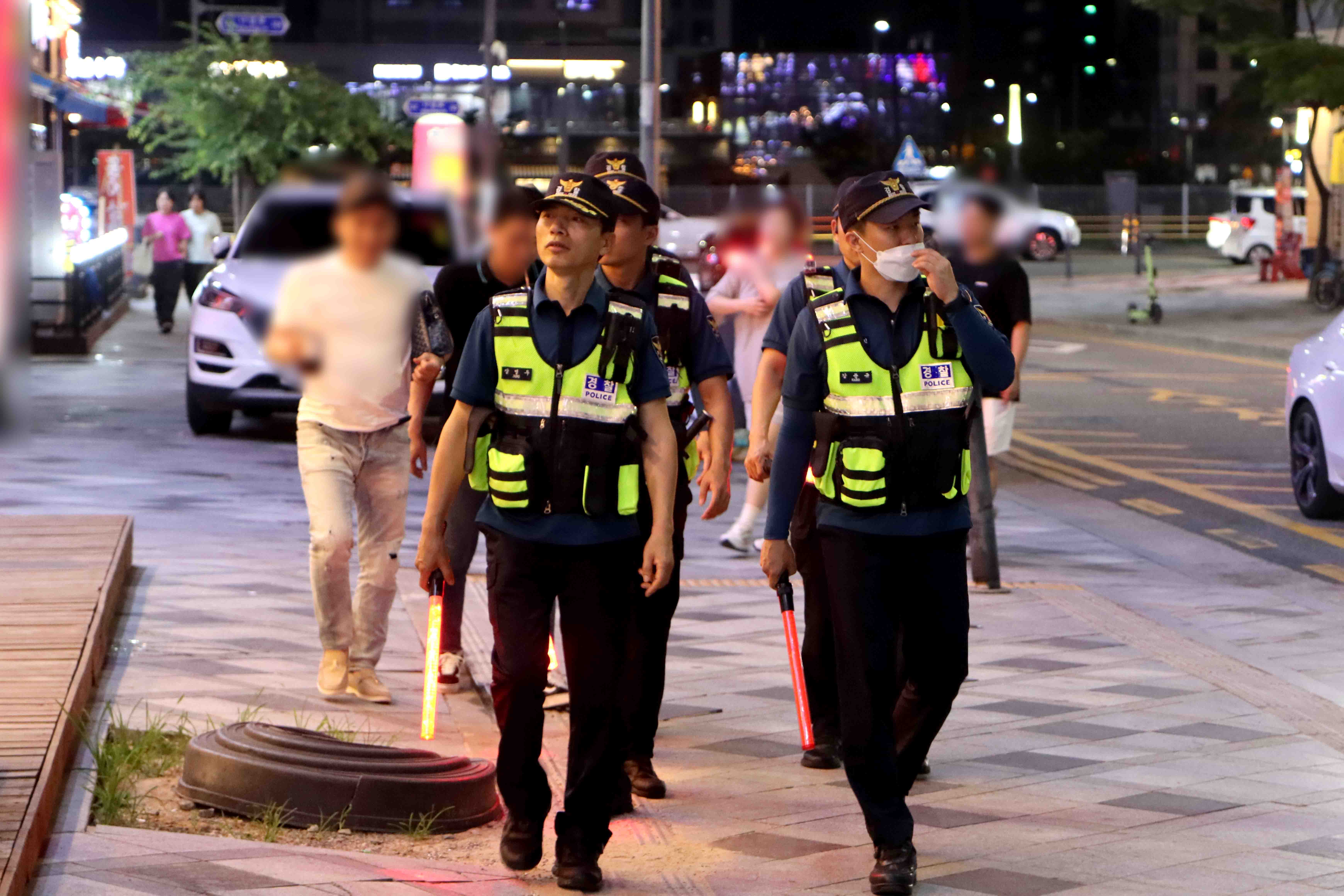230805_세종경찰_흉기난동_범죄_특별치안활동_총력대응(_다중밀집_지역_나성동_집중__순찰)_1.jpg